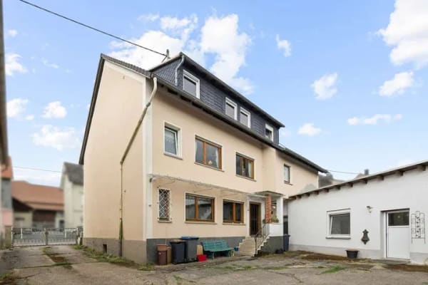 Immobilie in Birlenbach - Charmantes Wohnhaus mit großem Grundstück und vielseitigem Entwicklungspotenzial in Birlenbach - Bild 1