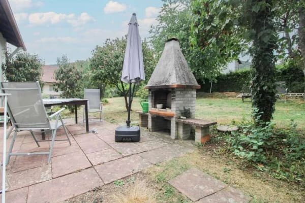 Immobilie in Denkingen - Einfamilienhaus mit Einliegerwohnung, großem Garten und zahlreichen Stellplätzen - Bild 2