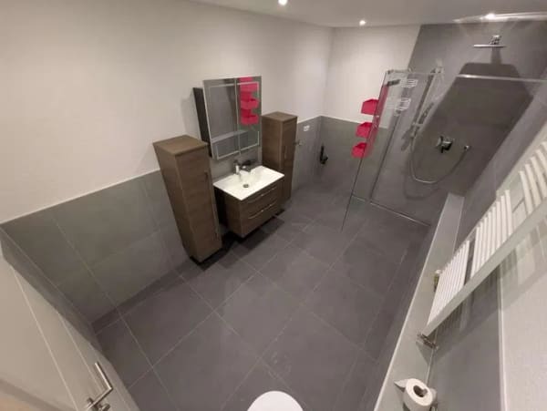 Immobilie in Bendorf - Sofort bezugsfrei: 102m²-Wohnung (3,5 Zimmer) mit Garten, 4 Stellplätze (Doppelgarage inkl. Grube) - Bild 3