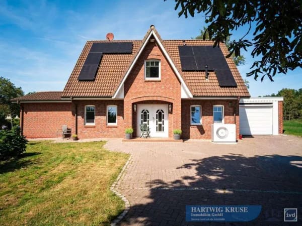 Immobilie in Hechthausen - Modernes Einfamilienhaus mit viel Platz auf weitläufigem Grundstück sucht neuen Eigentümer - Bild 0