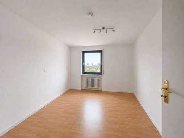 Immobilie in Aichach - Freundliche, helle 3-ZKB mit Einbauküche und Balkon in Aichach! - Bild 2