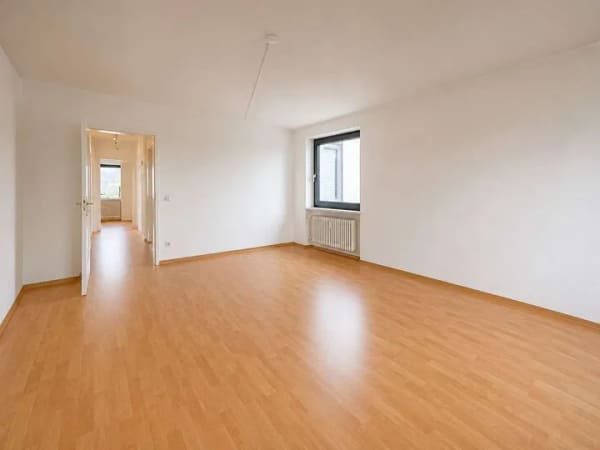 Immobilie in Aichach - Freundliche, helle 3-ZKB mit Einbauküche und Balkon in Aichach! - Bild 3