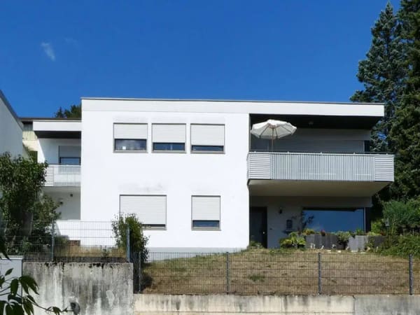 Immobilie in Zwiefalten - AUMÜLLER-Immobilien - Modernes EFH mit Einliegerwohnung in Hanglage mit fantastischem Fernblick - Bild 0