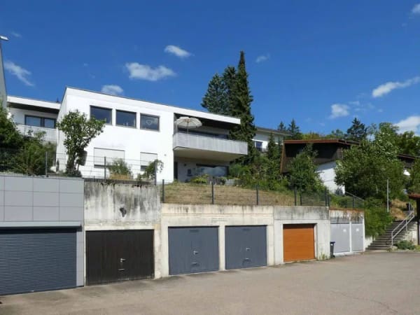 Immobilie in Zwiefalten - AUMÜLLER-Immobilien - Modernes EFH mit Einliegerwohnung in Hanglage mit fantastischem Fernblick - Bild 1