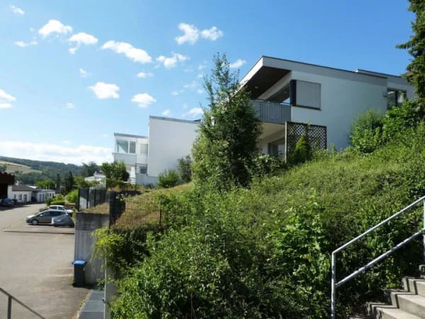 Immobilie in Zwiefalten - AUMÜLLER-Immobilien - Modernes EFH mit Einliegerwohnung in Hanglage mit fantastischem Fernblick - Bild 2