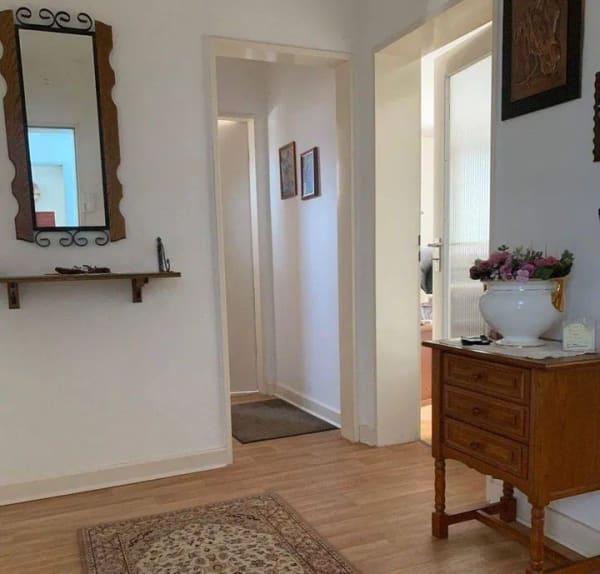 Immobilie in Neumünster - Äußerst gepflegte Zwei-Zimmerwohnung (vermietet) mit schönem Südbalkon in ruhiger Sackgassenlage  - Bild 1