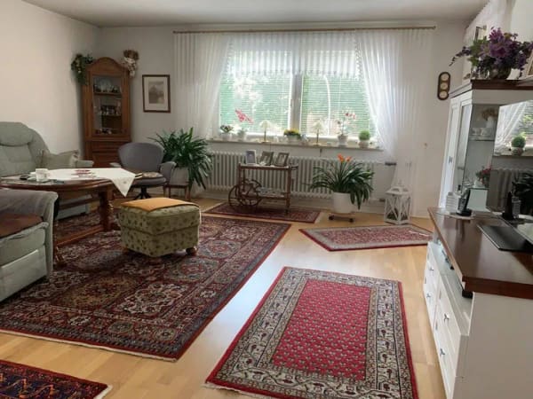 Immobilie in Neumünster - Äußerst gepflegte Zwei-Zimmerwohnung (vermietet) mit schönem Südbalkon in ruhiger Sackgassenlage  - Bild 2