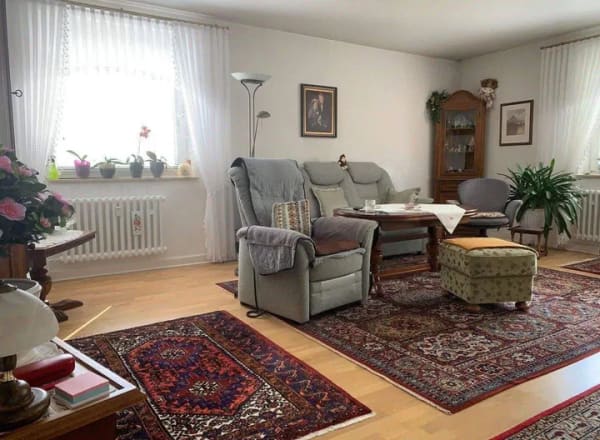 Immobilie in Neumünster - Äußerst gepflegte Zwei-Zimmerwohnung (vermietet) mit schönem Südbalkon in ruhiger Sackgassenlage  - Bild 3