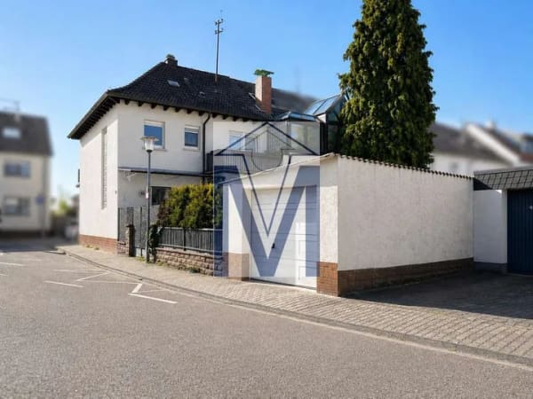 Immobilie in Oftersheim - Familienfreundliches Einfamilienhaus mit Garten, Garage und Balkon in Oftersheim - Bild 0