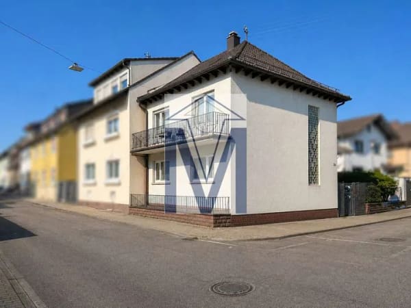 Immobilie in Oftersheim - Familienfreundliches Einfamilienhaus mit Garten, Garage und Balkon in Oftersheim - Bild 1
