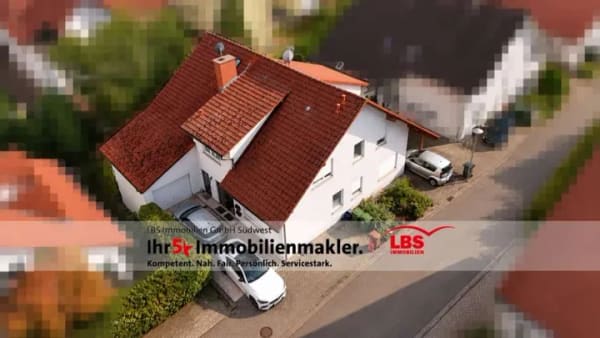 Immobilie in Hemsbach -     Wohnen am Wiesensee – Dreifamilienhaus mit Garten, Balkonen & viel Platz - Bild 0