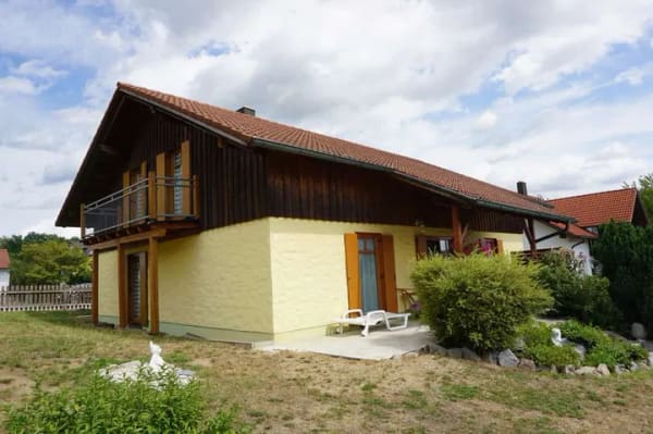 Immobilie in Walderbach - Gemütliches Zuhause – Einfamilienhaus mit  Einliegerwohnung, Kachelofen & schönem Garten!!! - Bild 2
