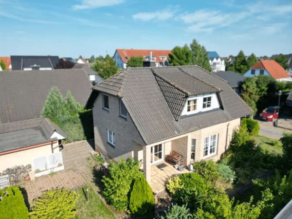 Immobilie in Wolmirstedt - 🏡 Bestlage Wolmirstedt – Stilvolles Einfamilienhaus mit modernem Klinkerkleid - Bild 1