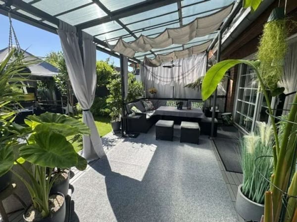 Immobilie in Wahrenholz - TOP ! Moderne DHH mit offener Küche ++ Garage ++ 2 Terrassen ++ herrlich angelegter Garten ! - Bild 0