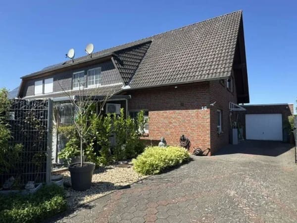 Immobilie in Wahrenholz - TOP ! Moderne DHH mit offener Küche ++ Garage ++ 2 Terrassen ++ herrlich angelegter Garten ! - Bild 2