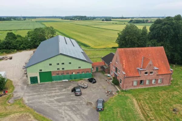 Immobilie in Volsemenhusen - Resthof mit ca. 22.000 m² Grundstück, großer Halle, Pferdeboxen & PV-Anlagen - Bild 1