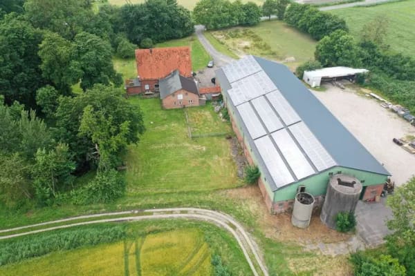 Immobilie in Volsemenhusen - Resthof mit ca. 22.000 m² Grundstück, großer Halle, Pferdeboxen & PV-Anlagen - Bild 2