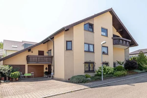 Immobilie in Bretten - Attraktives Wohnhaus mit zwei großzügigen Wohneinheiten in Gölshausen - Bild 0