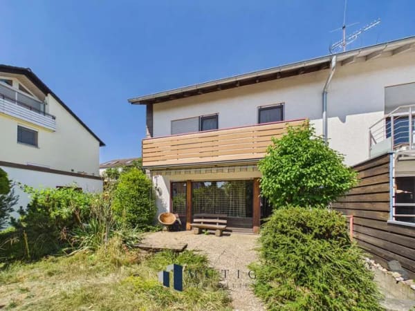 Immobilie in Herrenberg - Wohnen mit Weitblick – Charmante Doppelhaushälfte mit Ausbaupotenzial in Herrenberg-Affstätt - Bild 2