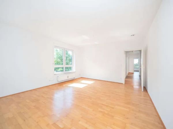 Immobilie in Feldkirchen - Lichtdurchflutete 3-Zimmer-Wohnung mit 2 Bädern und Blick ins Grüne - Bild 1