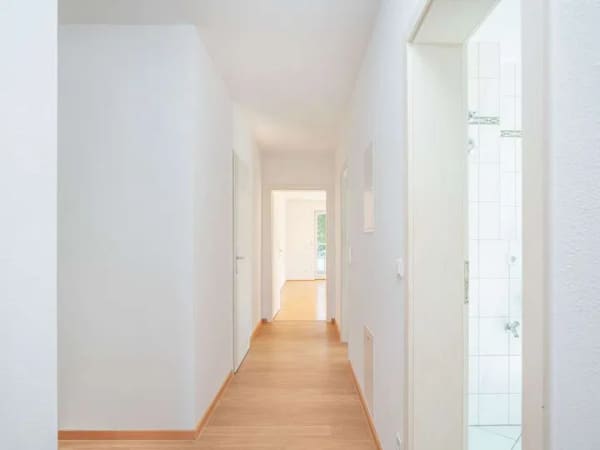 Immobilie in Feldkirchen - Lichtdurchflutete 3-Zimmer-Wohnung mit 2 Bädern und Blick ins Grüne - Bild 2