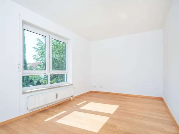 Immobilie in Feldkirchen - Lichtdurchflutete 3-Zimmer-Wohnung mit 2 Bädern und Blick ins Grüne - Bild 4