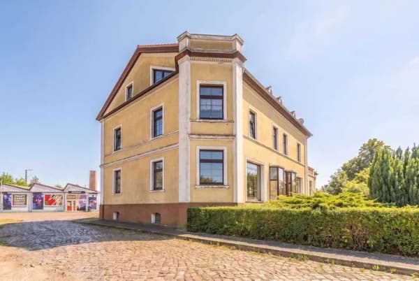 Immobilie in Neustadt (Dosse) - KENSINGTON - Exklusiv - großzügiges Mehrfamilienhaus mit 4 Wohnungen und Gewerbe am Bahnhof Neustadt - Bild 2
