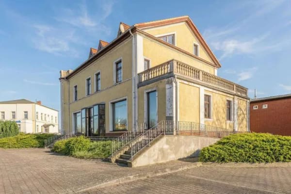 Immobilie in Neustadt (Dosse) - KENSINGTON - Exklusiv - großzügiges Mehrfamilienhaus mit 4 Wohnungen und Gewerbe am Bahnhof Neustadt - Bild 3