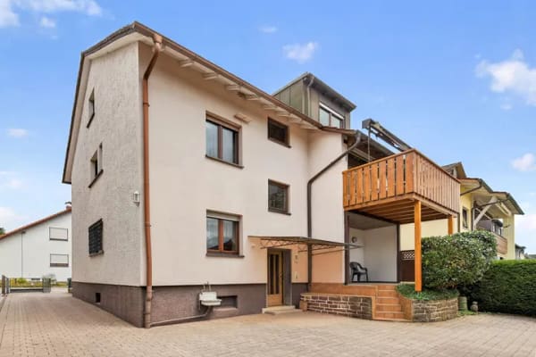 Immobilie in Remchingen - Zweifamilienhaus mit großem Garten, schönem Ausblick und viel Potenzial - Bild 0