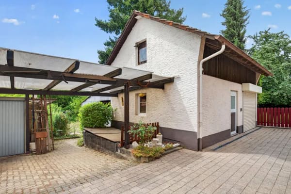 Immobilie in Remchingen - Zweifamilienhaus mit großem Garten, schönem Ausblick und viel Potenzial - Bild 1