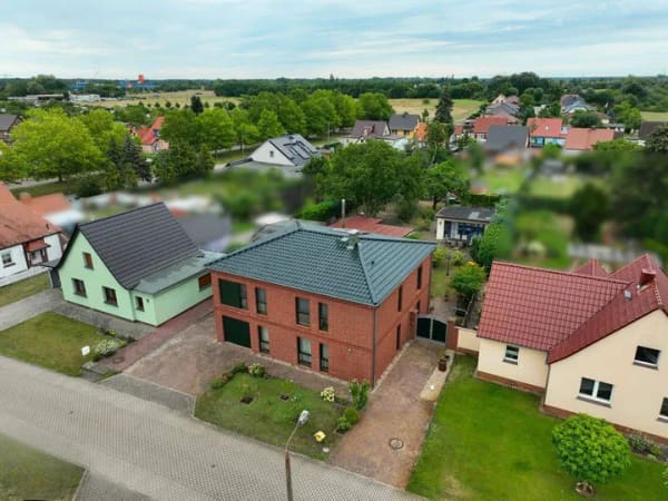 Immobilie in Premnitz - Moderne Stadtvilla mit ca. 180 m² Wohnfläche in Premnitz: Flexibles Wohnkonzept auf 2 Ebenen/Einheiten mit Partyraum,... - Bild 0