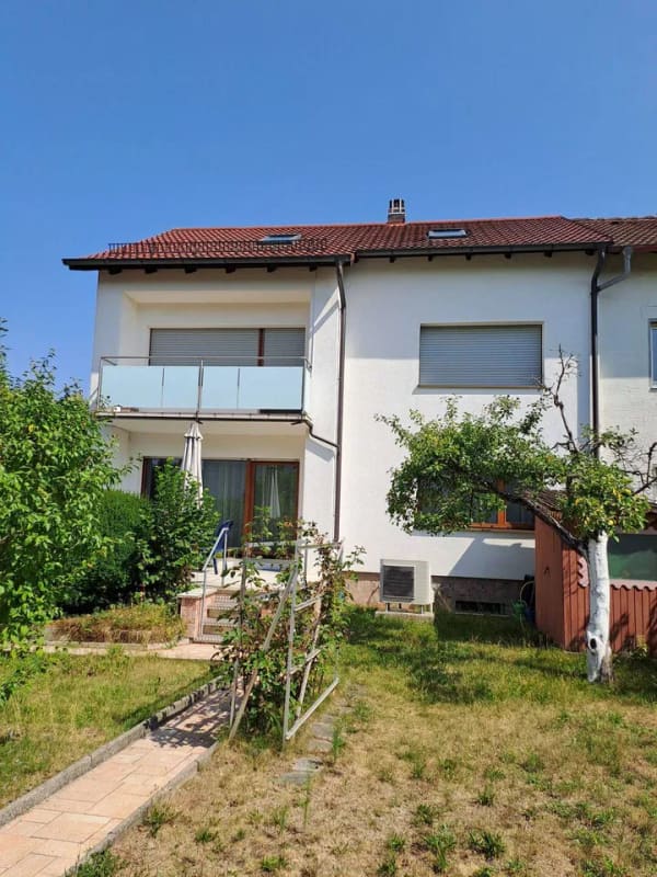 Immobilie in Spardorf - Doppelhaushälfte mit Garten und 2 Garagen und 1 Carport - Bild 1