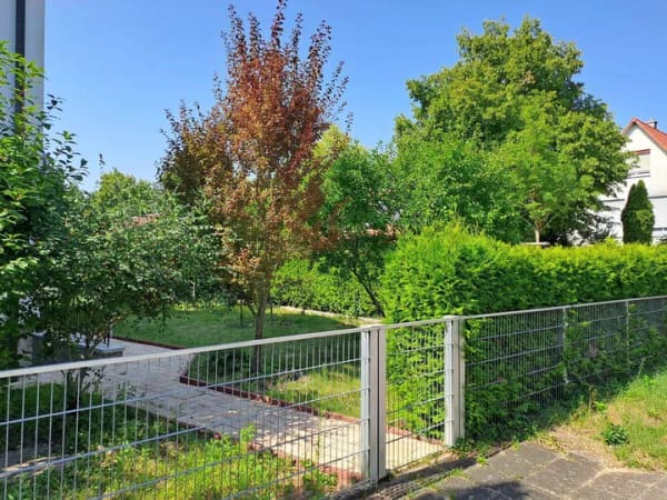 Immobilie in Spardorf - Doppelhaushälfte mit Garten und 2 Garagen und 1 Carport - Bild 2