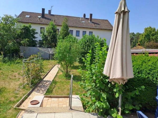 Immobilie in Spardorf - Doppelhaushälfte mit Garten und 2 Garagen und 1 Carport - Bild 3