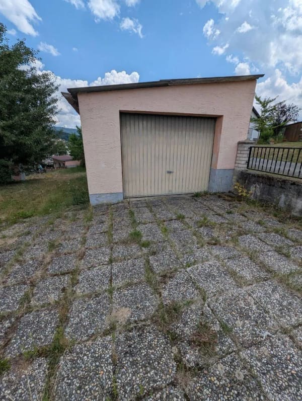Immobilie in Waldmünchen - Was für den Bastler! Einfamilienhaus mit Garage (provisionsfrei) - Bild 1