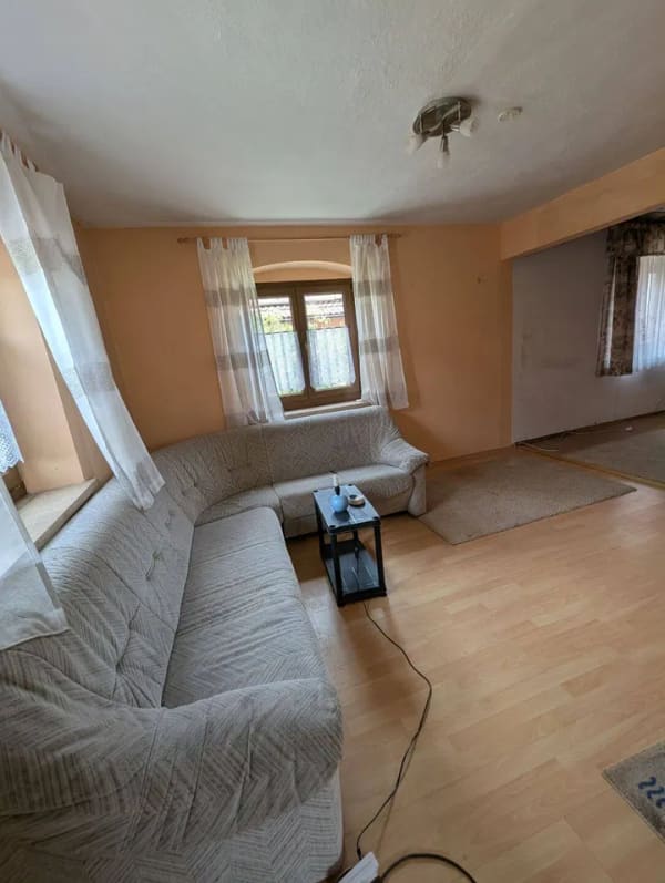 Immobilie in Waldmünchen - Was für den Bastler! Einfamilienhaus mit Garage (provisionsfrei) - Bild 3