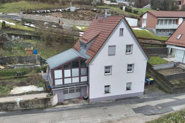 Immobilie in Egloffstein - Bringen Sie ihre Koffer gleich mit - Bild 1