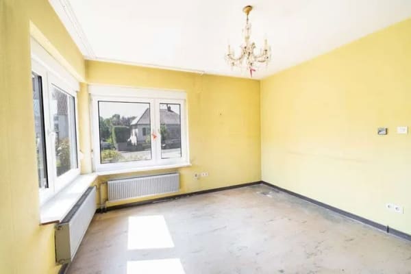 Immobilie in Walluf - Einfamilienhaus in Walluf mit großem Grundstück, Garage und flexiblem Nutzungskonzept - Bild 1