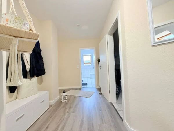 Immobilie in Sittensen - Helle, ansprechend renovierte 3-Zimmer-Dachgeschosswohnung mit Balkon und Gästezimmer / Büro - Bild 2