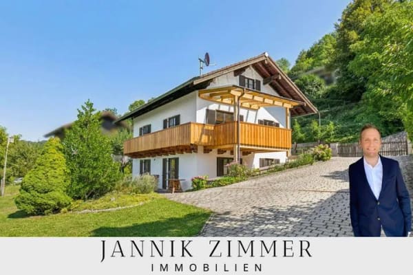 Immobilie in Kochel am See - Vom Wochenende zum Zuhause – umfassend modernisiertes Haus mit Garten und großzügiger Balkonterrasse - Bild 0