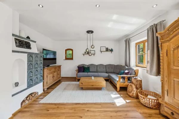 Immobilie in Kochel am See - Vom Wochenende zum Zuhause – umfassend modernisiertes Haus mit Garten und großzügiger Balkonterrasse - Bild 3