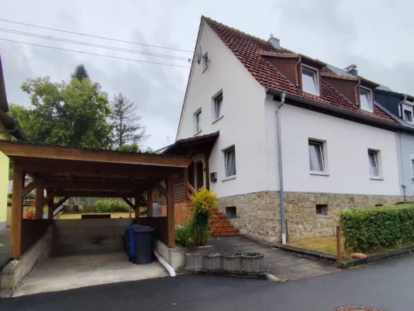 Immobilie in Stadtsteinach - Handwerkertraum mit Potenzial: Familienfreundliche Doppelhaushälfte mit Gartenoase in Stadtsteinach! - Bild 0