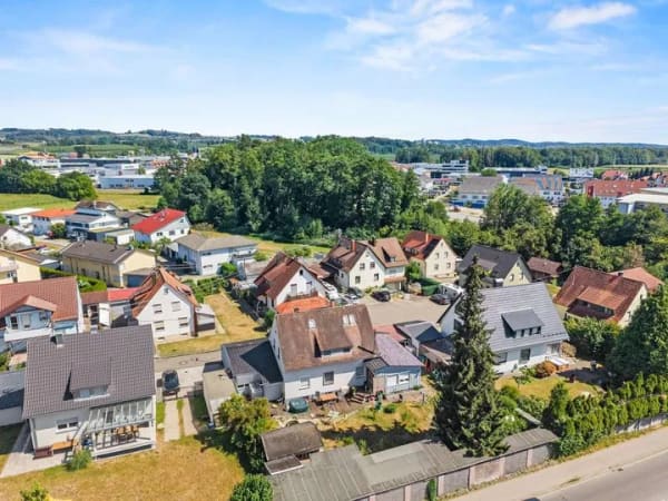 Immobilie in Meckenbeuren - Klein aber fein - 4-Zimmer-Dachgeschosswohnung mit Garage und Carport - Bild 2