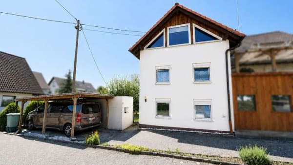 Immobilie in Kreuztal - Charmante Doppelhaushälfte in Kreuztal: Ideal für Familien & Anleger - Bild 1