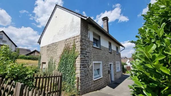 Immobilie in Neuenrade - Einfamilienhaus mit großem Garten in Küntrop - Bild 1