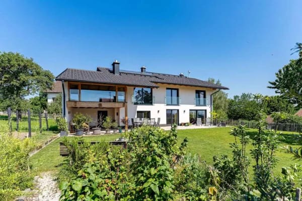 Immobilie in Teisendorf - Wo jeder Tag mit Bergblick beginnt: Modernes Wohnen mit Alpenpanorama - Bild 0