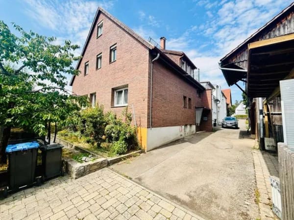 Immobilie in Holzgerlingen - Aus Alt mach Traumhaus – Zweifamilienhaus mit Scheune, Garage, Carport & jede Menge Möglichkeiten - Bild 0