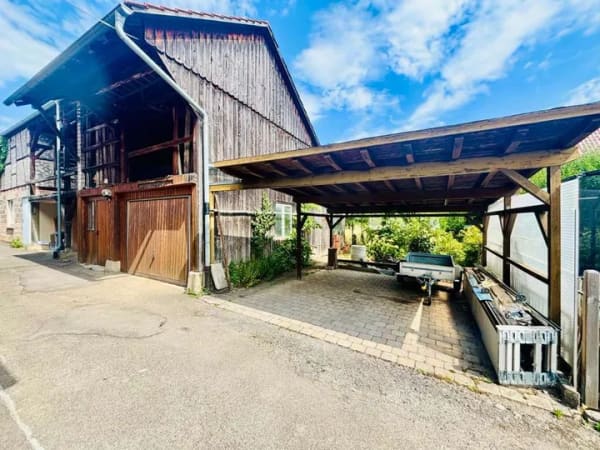 Immobilie in Holzgerlingen - Aus Alt mach Traumhaus – Zweifamilienhaus mit Scheune, Garage, Carport & jede Menge Möglichkeiten - Bild 1