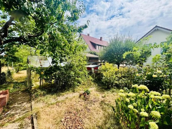 Immobilie in Holzgerlingen - Aus Alt mach Traumhaus – Zweifamilienhaus mit Scheune, Garage, Carport & jede Menge Möglichkeiten - Bild 2