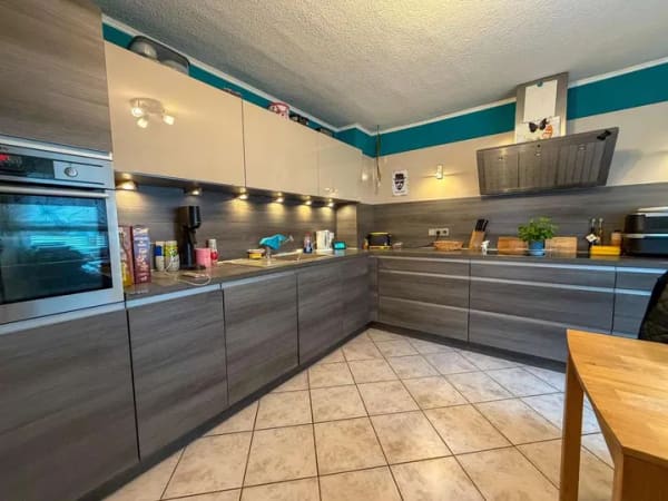 Immobilie in Kirchwald - Gemütliches Einfamilienhaus mit Garten, Terrasse und großzügiger Garage  - Bild 3